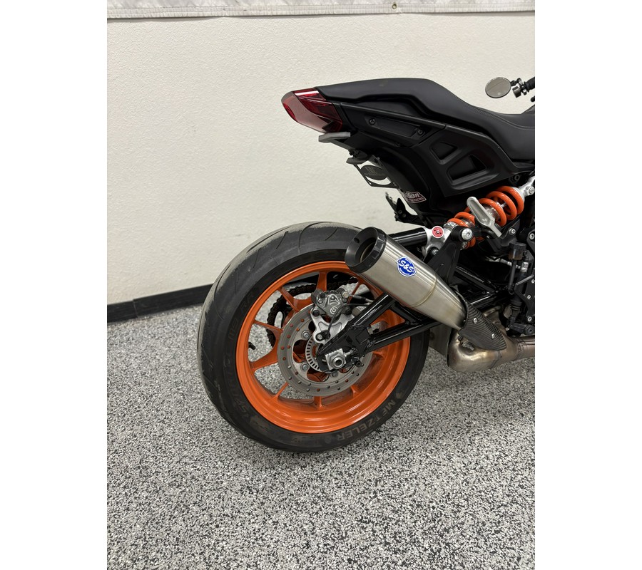2023 Indian Motorcycle FTR Stealth Gray / Orange Burst - UO8637