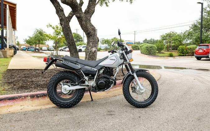 2027 YAMAHA TW200