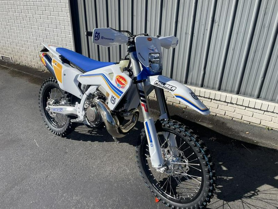 2025 Husqvarna® TE 300 Heritage FMF kit