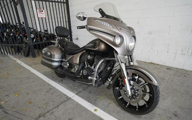 2018 Indian Motorcycle® Chieftain® Limited ABS Bronze Smoke with Graphics
