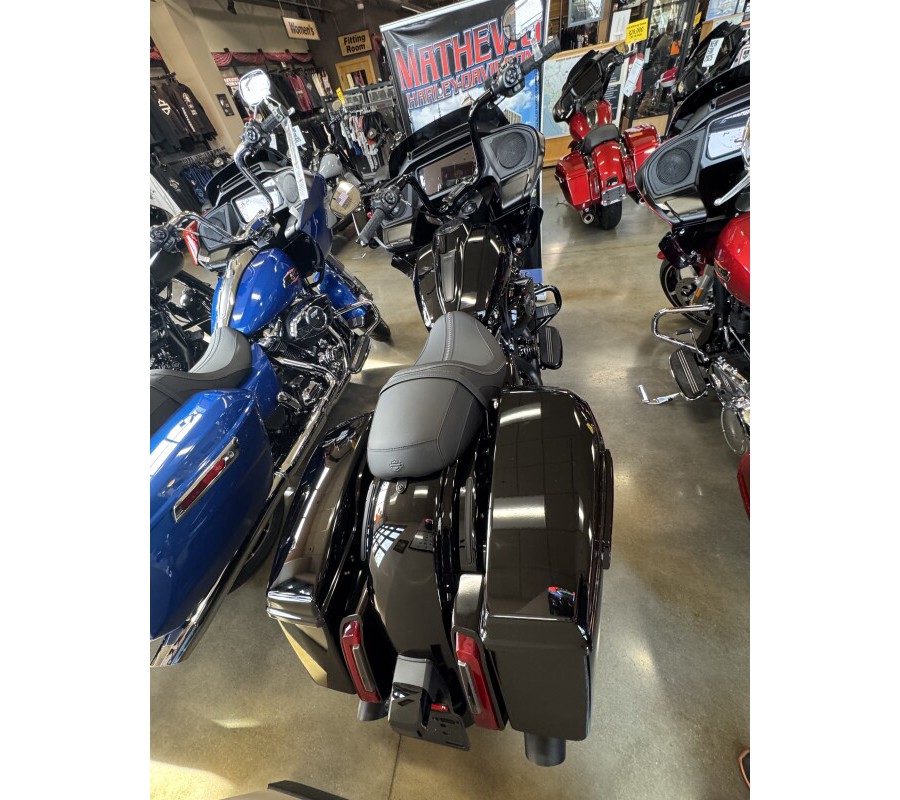 2025 Harley-Davidson® Road Glide® Vivid Black - Black Finish