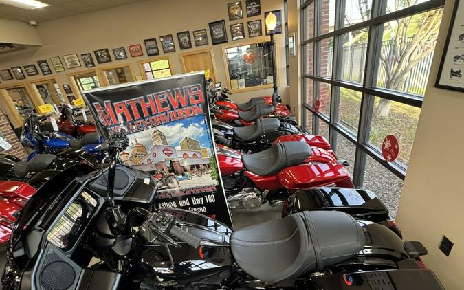 2025 Harley-Davidson® Road Glide® Vivid Black - Black Finish