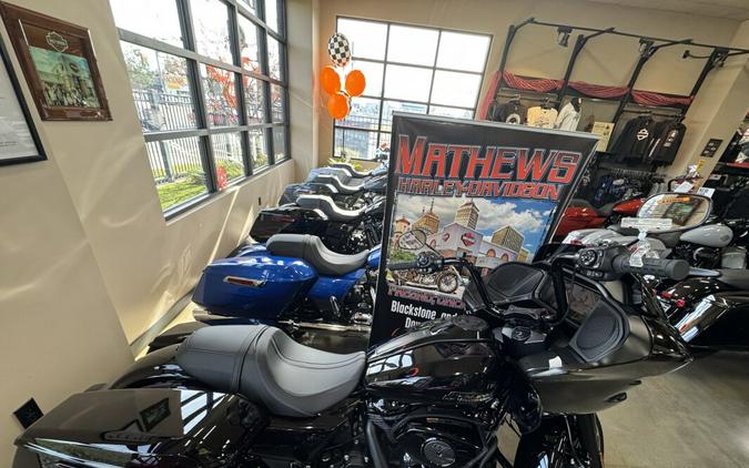 2025 Harley-Davidson® Road Glide® Vivid Black - Black Finish