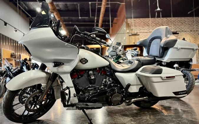 2020 Harley-Davidson® CVO™ Road Glide® Sand Dune
