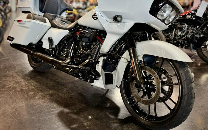 2020 Harley-Davidson® CVO™ Road Glide® Sand Dune