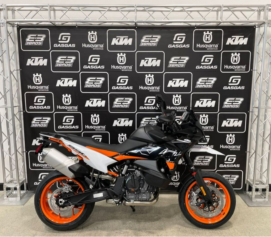 2024 KTM 890 SMT