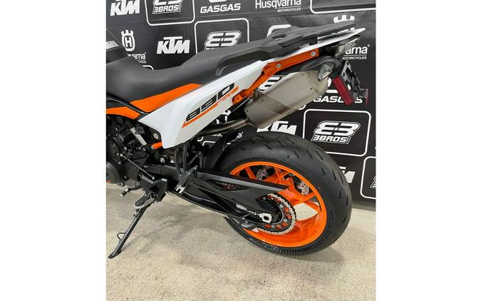 2024 KTM 890 SMT