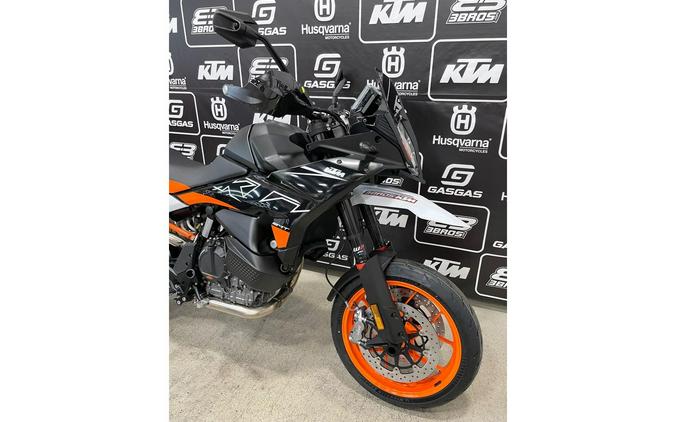 2024 KTM 890 SMT