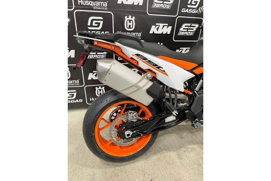 2024 KTM 890 SMT