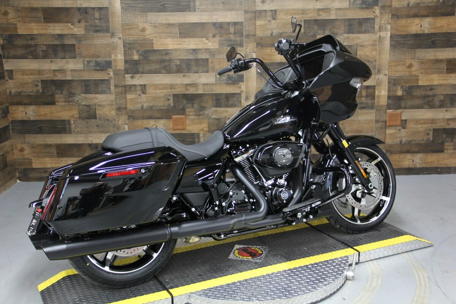 2024 Harley-Davidson Road Glide™ Vivid Black - Black Finish