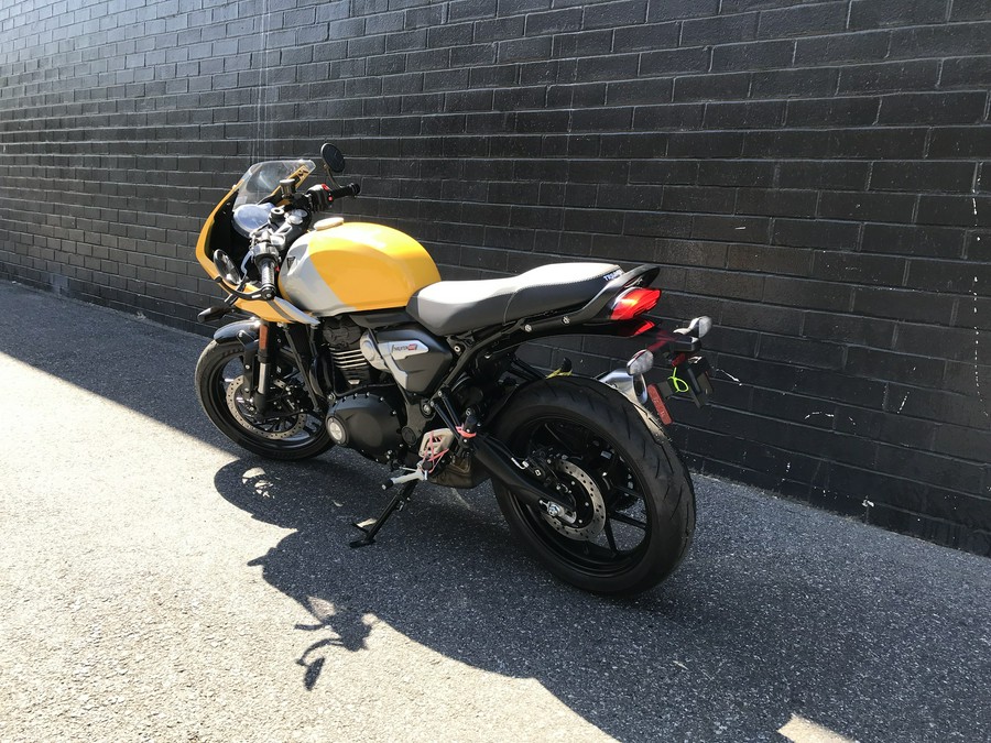 2026 Triumph Thruxton 400