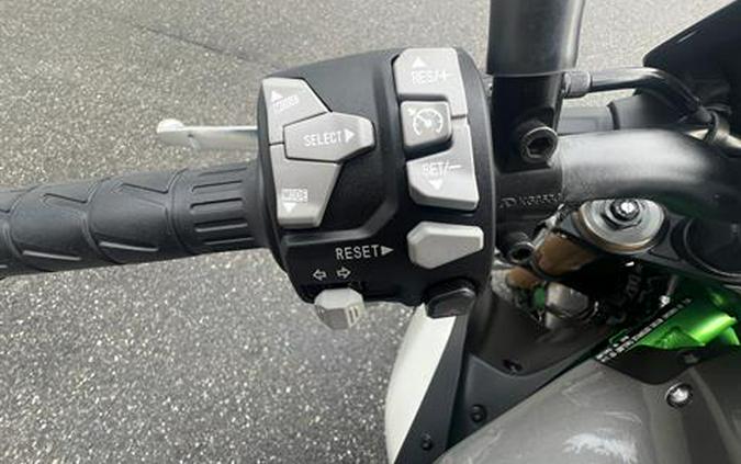 2025 Kawasaki Z900 SE ABS