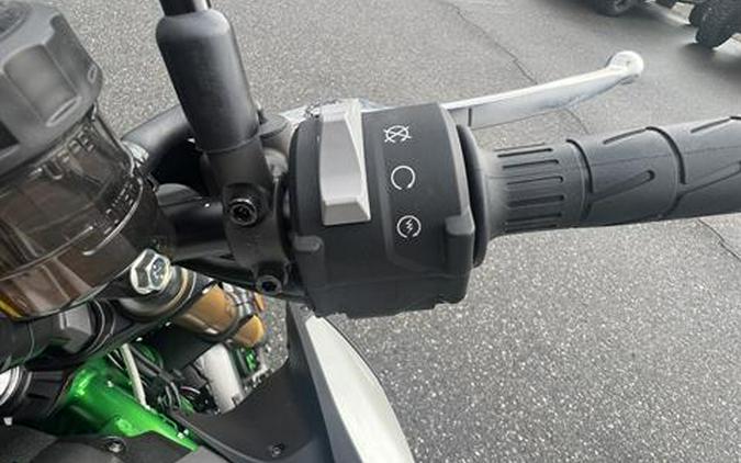 2025 Kawasaki Z900 SE ABS