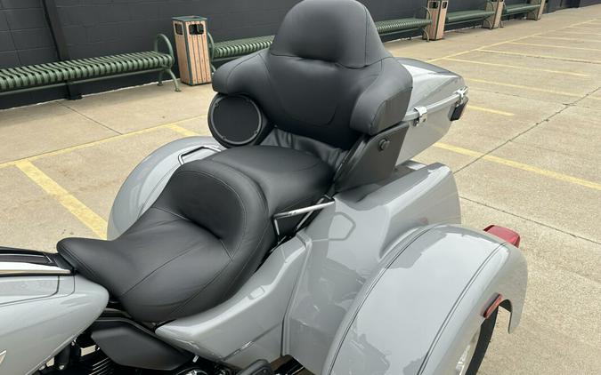 2024 Harley-Davidson Tri Glide Ultra Trike FLHTCUTG