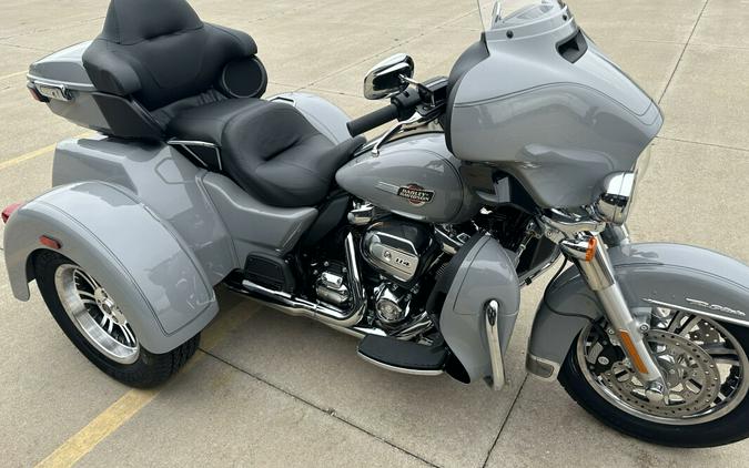 2024 Harley-Davidson Tri Glide Ultra Trike FLHTCUTG