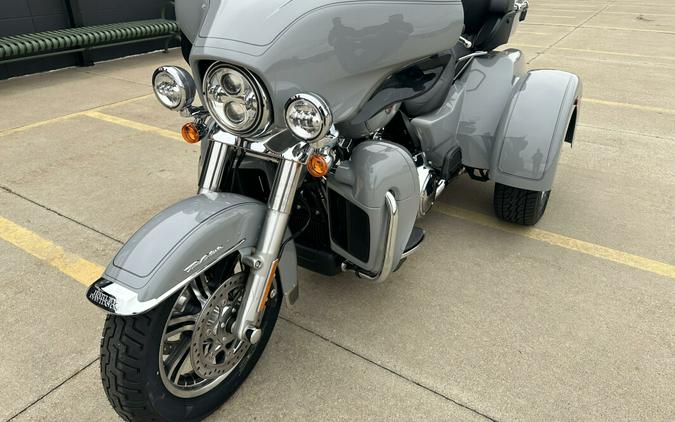 2024 Harley-Davidson Tri Glide Ultra Trike FLHTCUTG