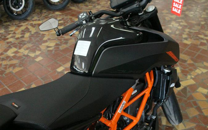 2023 KTM 390 Duke - PC239042