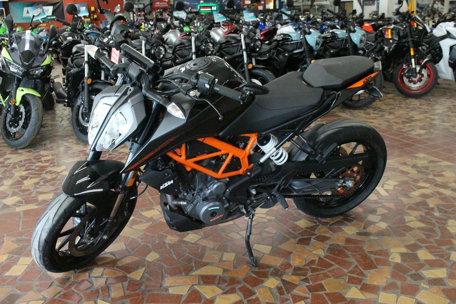 2023 KTM 390 Duke - PC239042