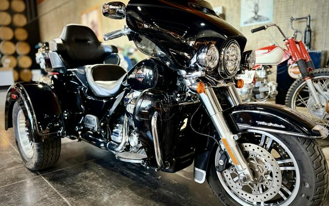 2024 Harley-Davidson® Tri Glide® Ultra Vivid Black
