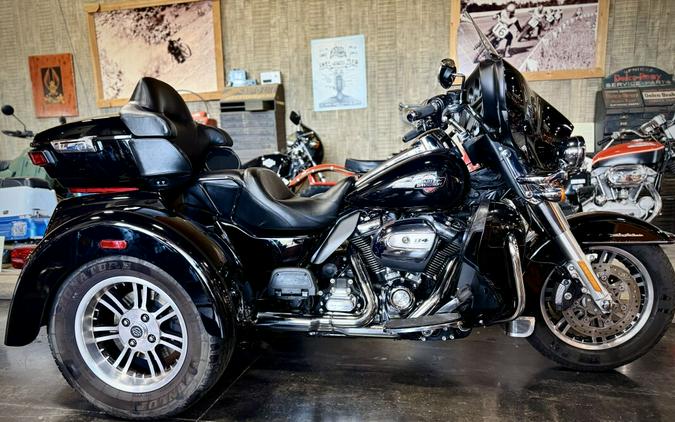 2024 Harley-Davidson® Tri Glide® Ultra Vivid Black