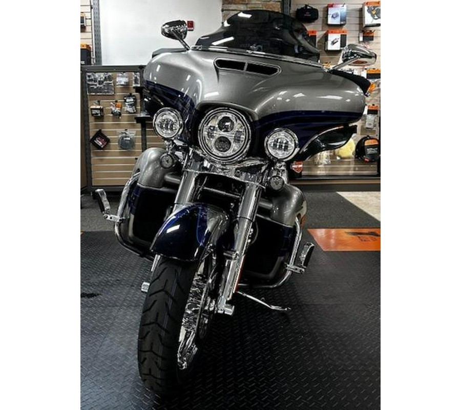 2017 Harley-Davidson® FLHTKSE - CVO™ Limited