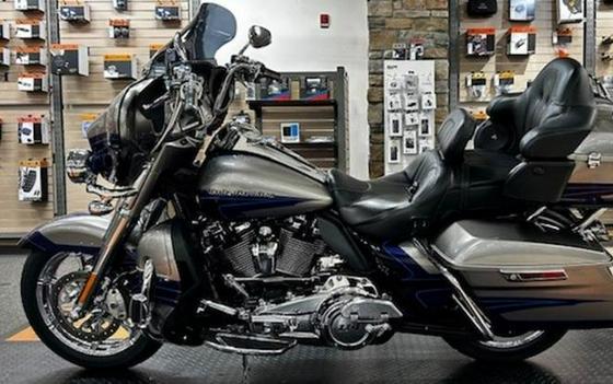 2017 Harley-Davidson® FLHTKSE - CVO™ Limited