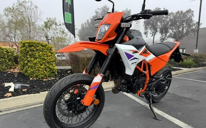 2026 KTM 390 SMC R