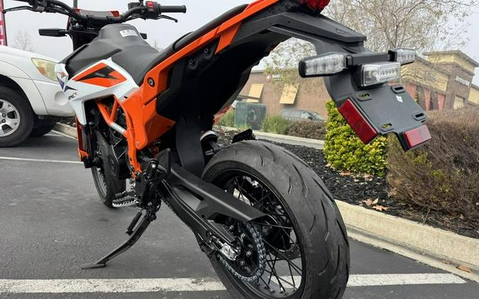 2026 KTM 390 SMC R