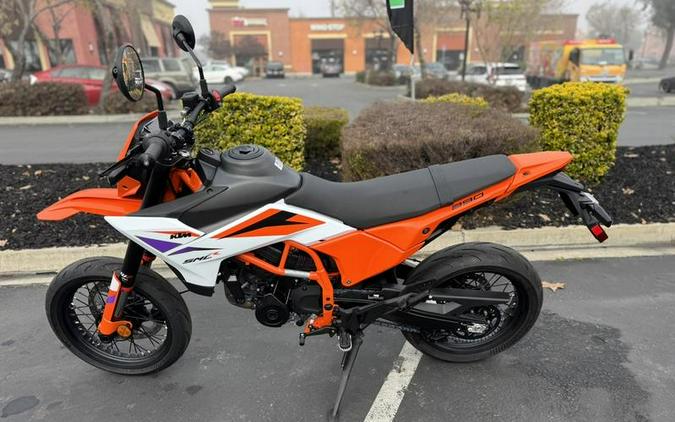 2026 KTM 390 SMC R