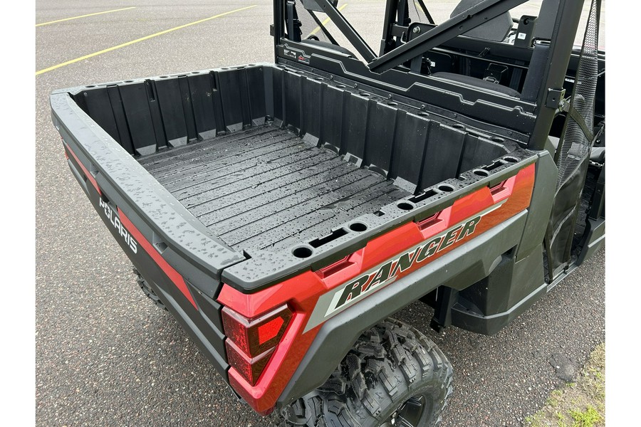 2025 Polaris Industries RANGER CREW XP 1000 PREMIUM - SUNSET RED Premium