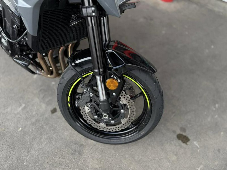 2024 Kawasaki Z900 ABS Candy Persimmon Red/Ebony