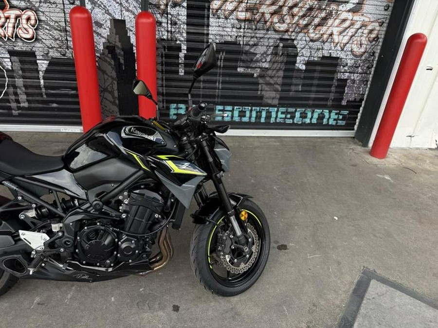 2024 Kawasaki Z900 ABS Candy Persimmon Red/Ebony