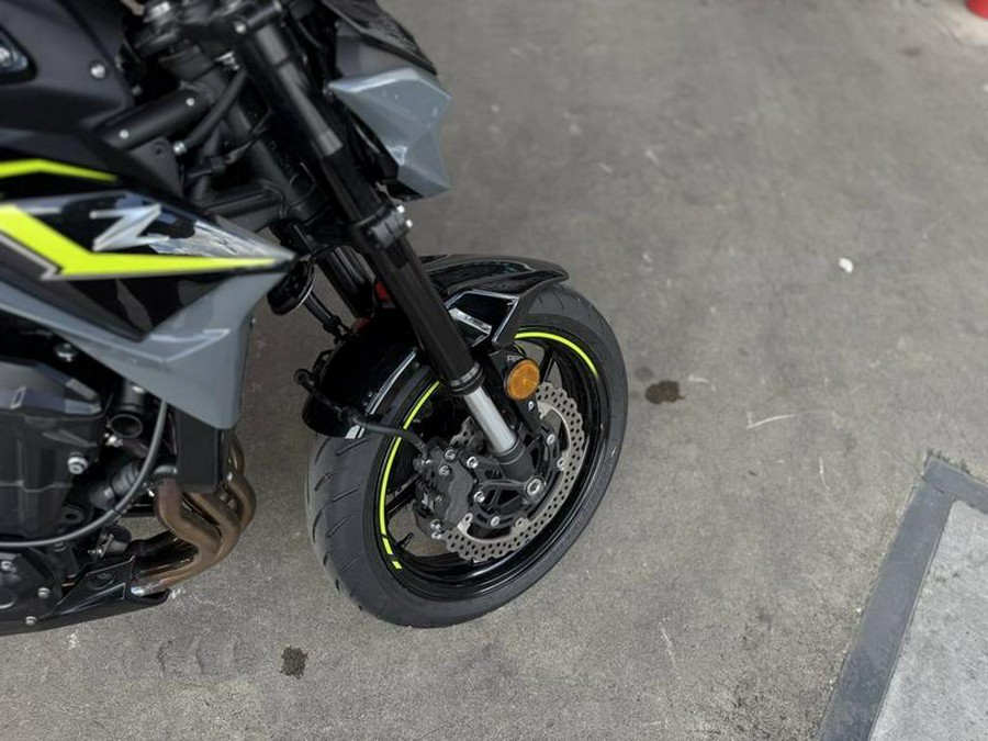 2024 Kawasaki Z900 ABS Candy Persimmon Red/Ebony