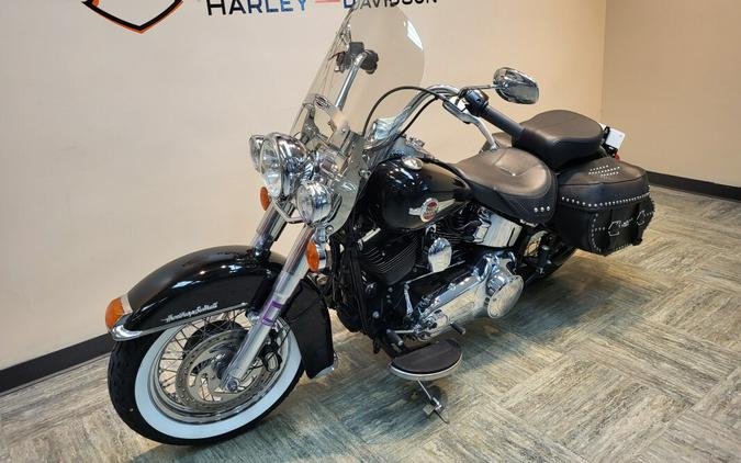 2016 Harley-Davidson® Heritage Softail® Classic Black FLSTC
