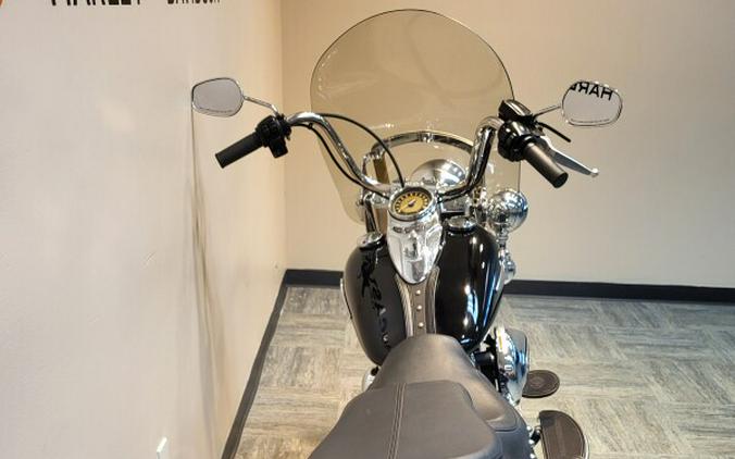 2016 Harley-Davidson® Heritage Softail® Classic Black FLSTC