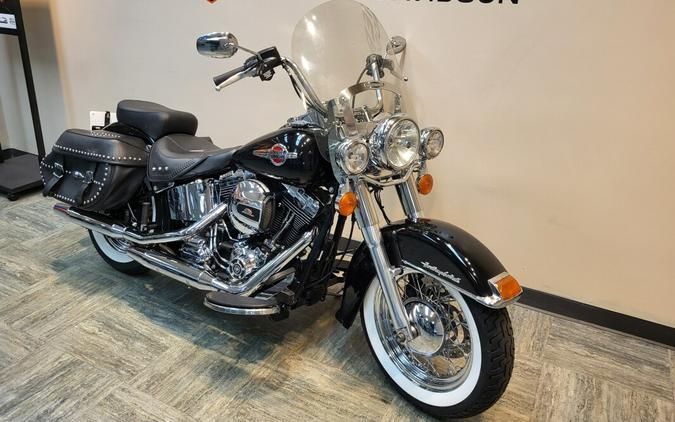 2016 Harley-Davidson® Heritage Softail® Classic Black FLSTC