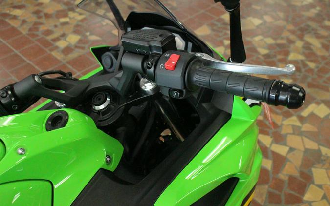2025 Kawasaki Ninja 650 KRT Edition ABS Lime Green/Ebony/Pearl Blizzard White - 7SDAF5790