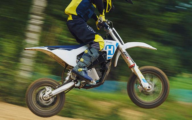 2024 Husqvarna® EE 5