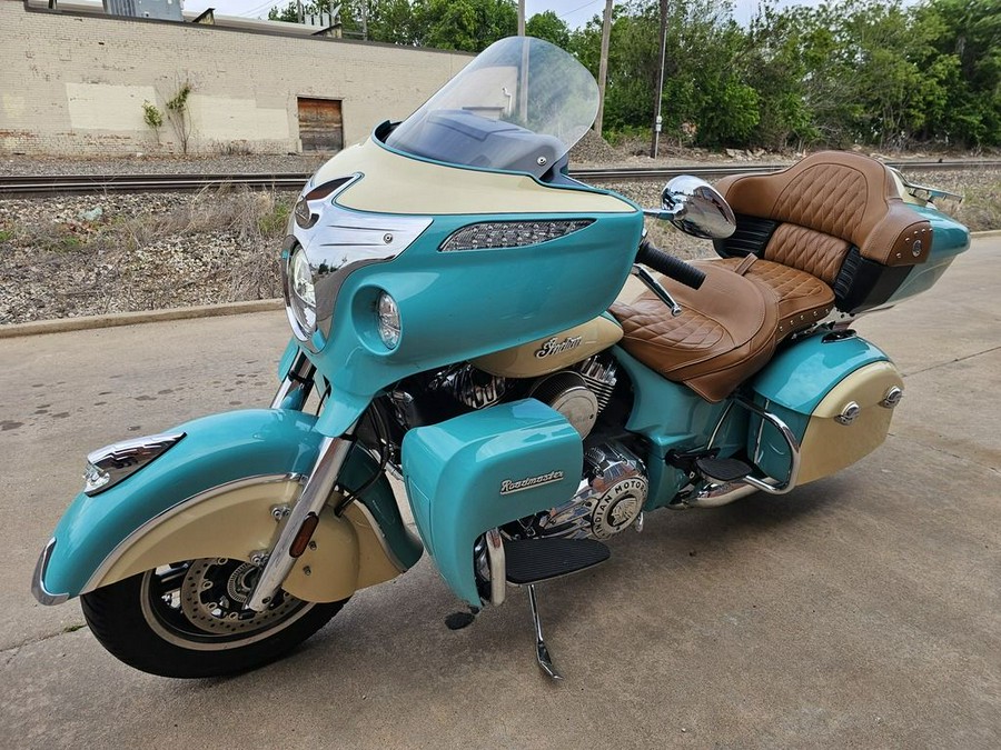 2020 Indian Motorcycle® Roadmaster® Icon Series Coastal Green/Ivory Cream