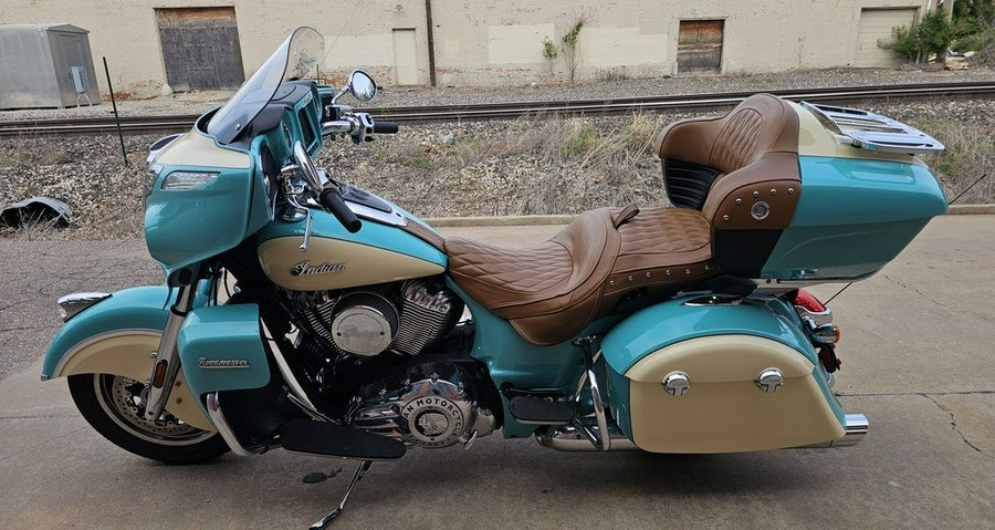 2020 Indian Motorcycle® Roadmaster® Icon Series Coastal Green/Ivory Cream