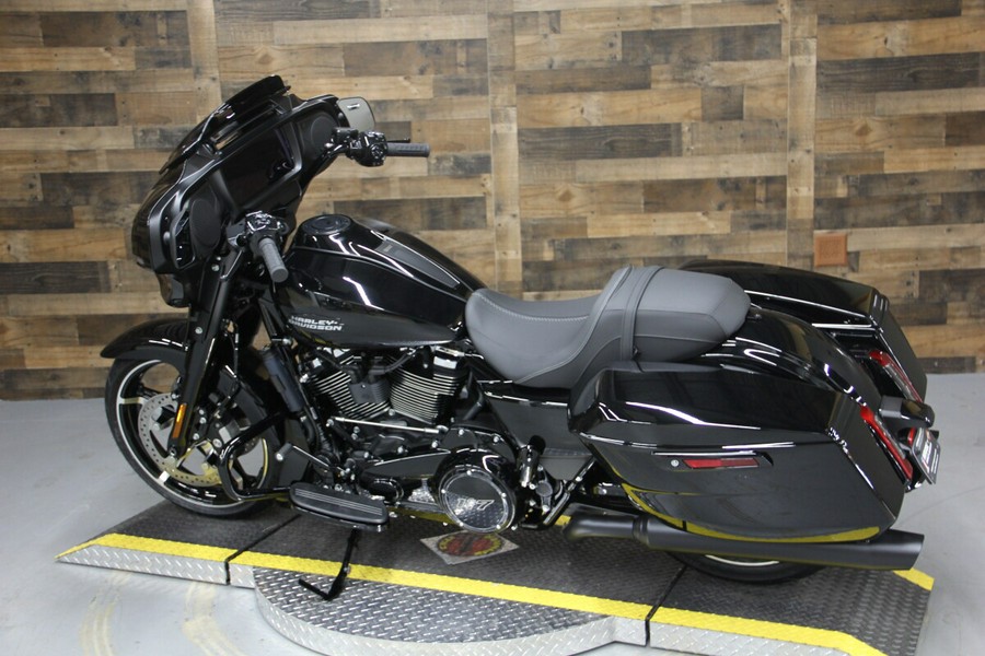 2024 Harley-Davidson Street Glide® Vivid Black - Black Finish