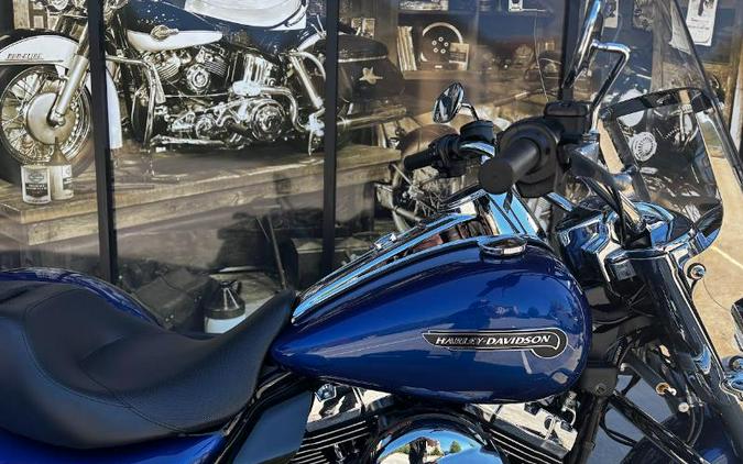 2015 Harley-Davidson FREEWHEELER FLRT