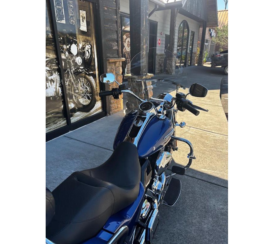 2015 Harley-Davidson FREEWHEELER FLRT