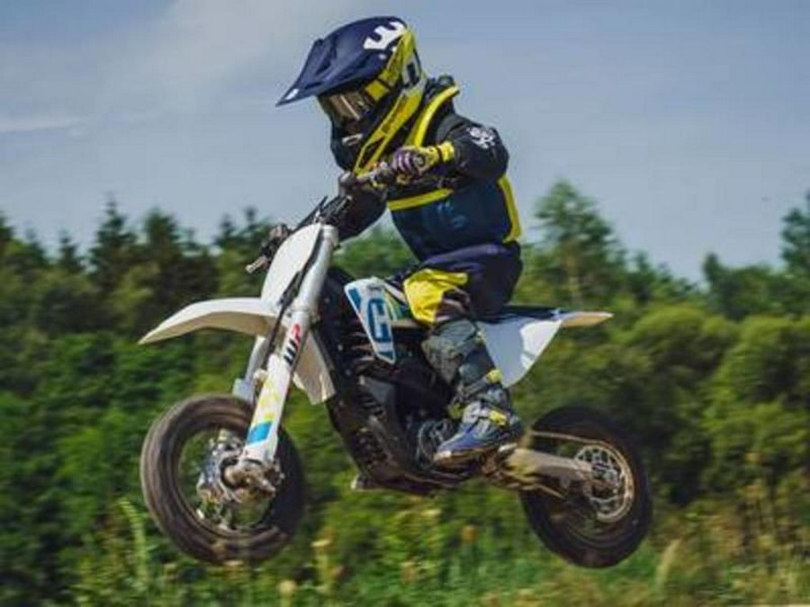 2024 Husqvarna® EE 3