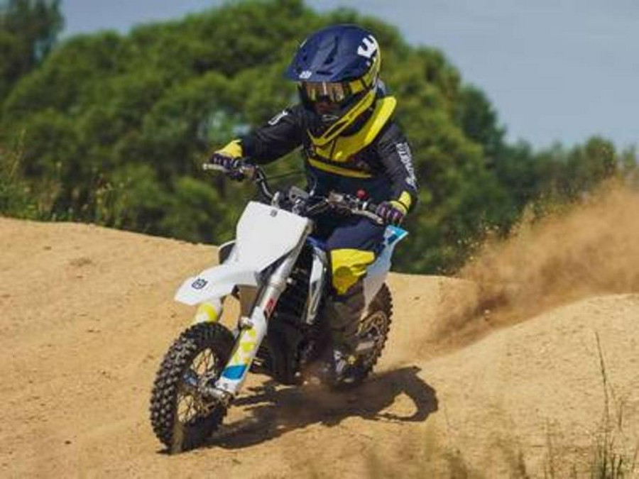 2024 Husqvarna® EE 3