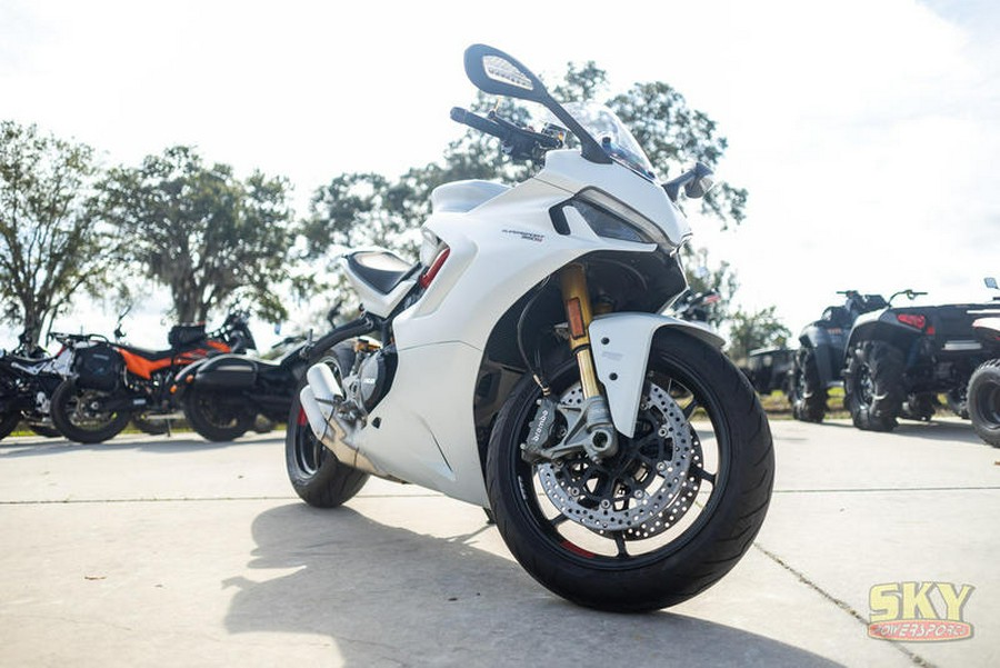 2022 Ducati SuperSport 950 S White Silk fairing