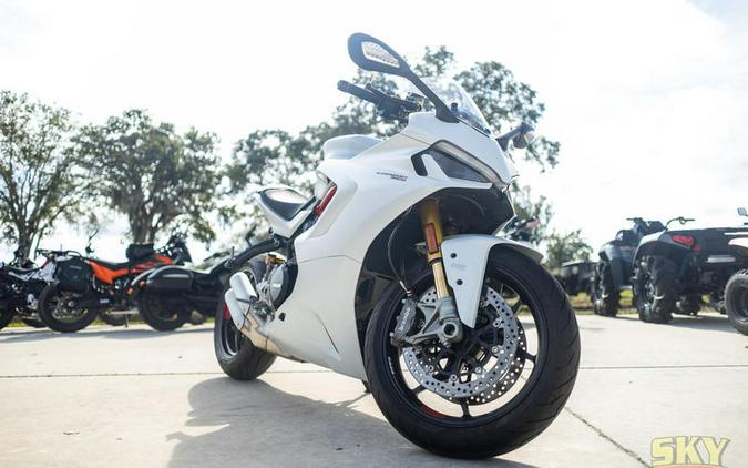 2022 Ducati SuperSport 950 S White Silk fairing
