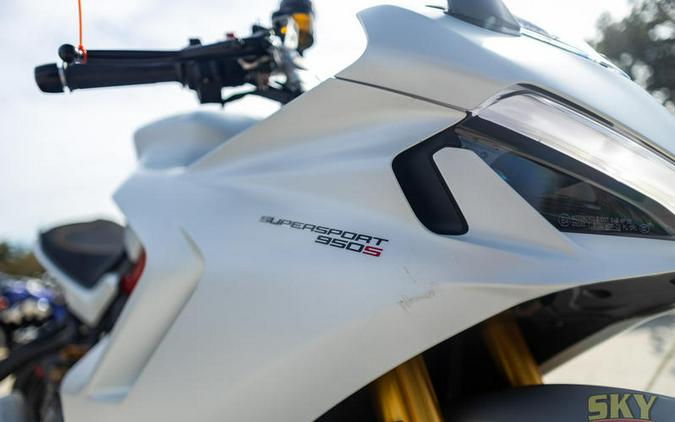 2022 Ducati SuperSport 950 S White Silk fairing