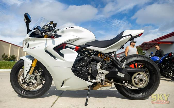 2022 Ducati SuperSport 950 S White Silk fairing