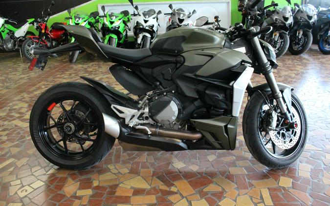 2023 Ducati Streetfighter V2 Storm Green - PB003907